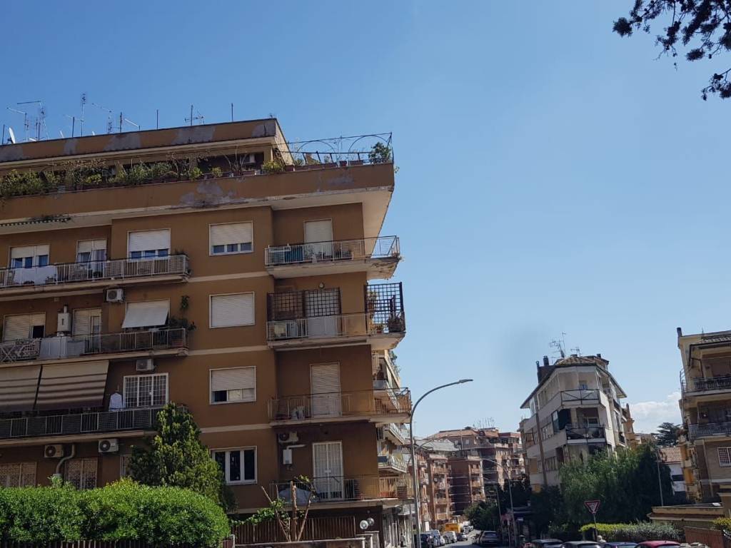 appartamento in vendita a Roma in zona Appio Latino