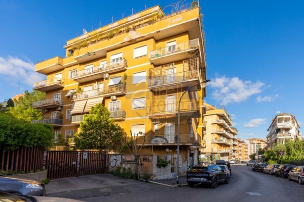 appartamento in vendita a Roma in zona Appio Latino