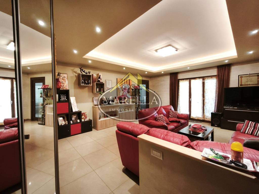 appartamento in vendita a Roma in zona Pantan Monastero