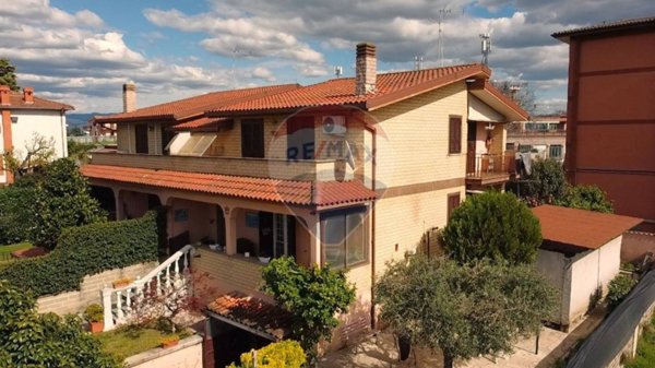 casa indipendente in vendita a Roma in zona Finocchio