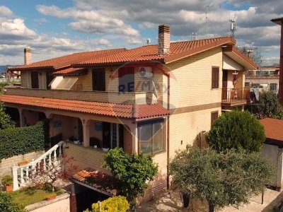 casa indipendente in vendita a Roma in zona Finocchio
