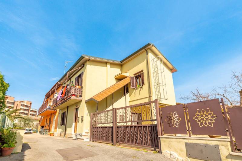 casa indipendente in vendita a Roma in zona Tor de' Cenci