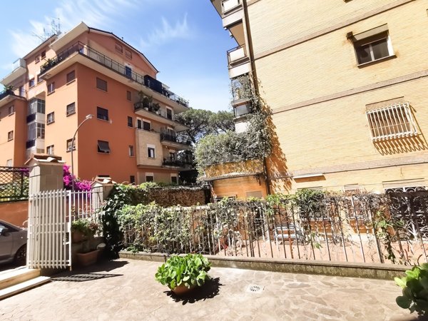 appartamento in vendita a Roma in zona Tor di Quinto