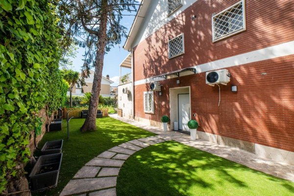 casa indipendente in vendita a Roma