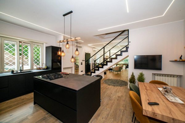 casa indipendente in vendita a Roma