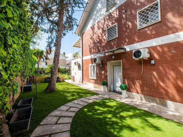 casa indipendente in vendita a Roma in zona Torrevecchia