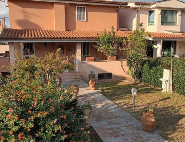 casa indipendente in vendita a Roma in zona Axa