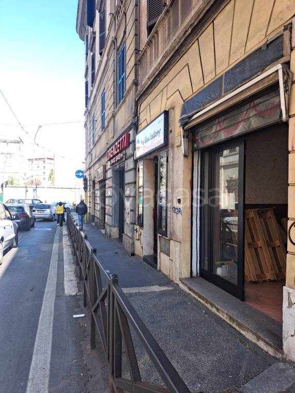 negozio in vendita a Roma in zona Tiburtino