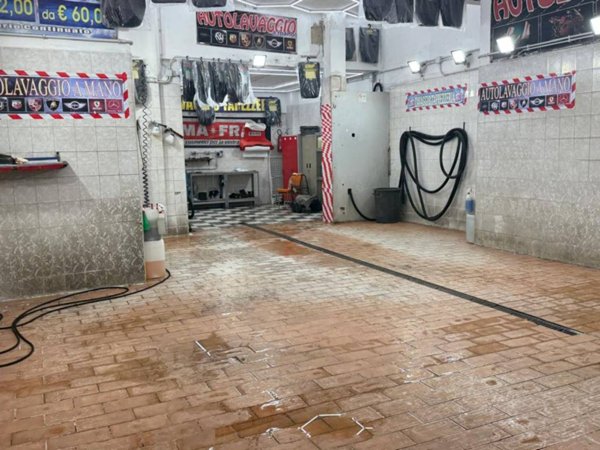 negozio in vendita a Roma in zona Cinecittà