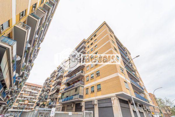 appartamento in vendita a Roma in zona Tuscolano