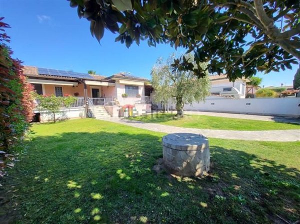 casa indipendente in vendita a Roma in zona Infernetto