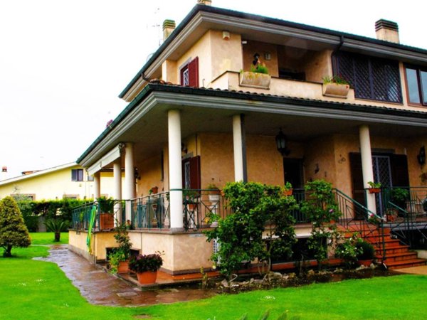 casa indipendente in vendita a Roma in zona Ardeatino