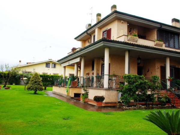 casa indipendente in vendita a Roma in zona Ardeatino