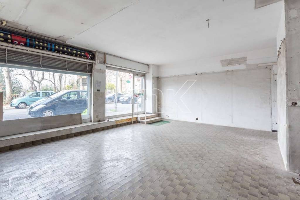 locale commerciale in vendita a Roma in zona Monte Sacro/Talenti