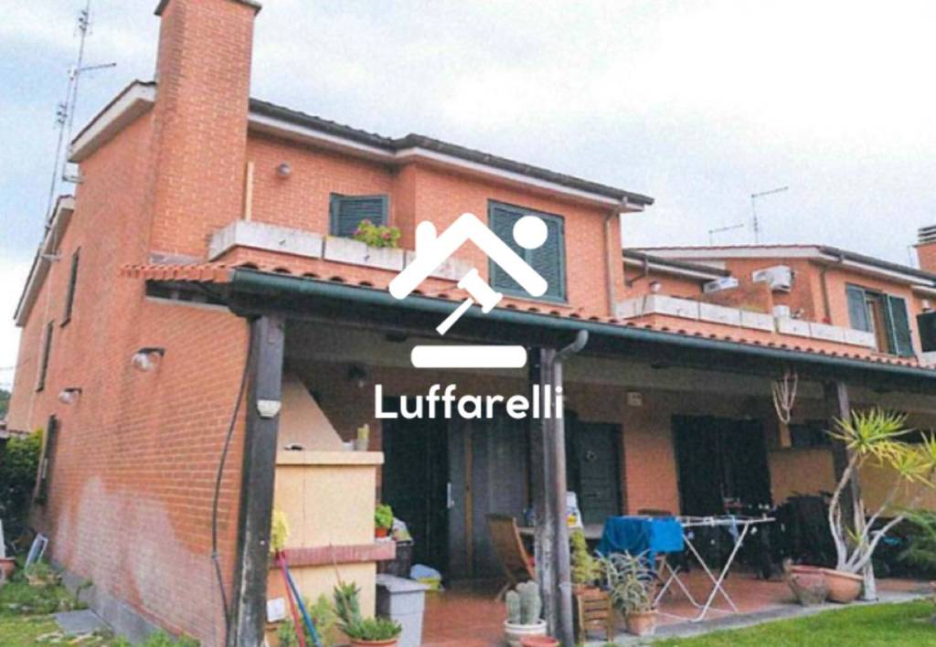 casa indipendente in vendita a Roma in zona Infernetto
