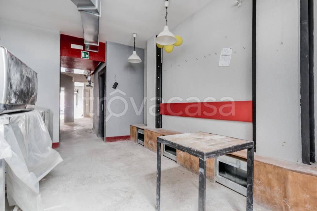 negozio in vendita a Roma in zona Prenestino-Labicano