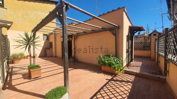 appartamento in vendita a Roma in zona Trastevere
