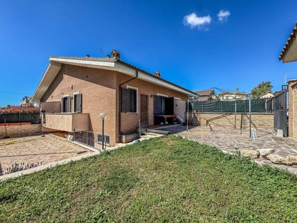 casa indipendente in vendita a Roma in zona Dragona/Bagnoletto