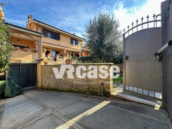 casa indipendente in vendita a Roma in zona Romanina