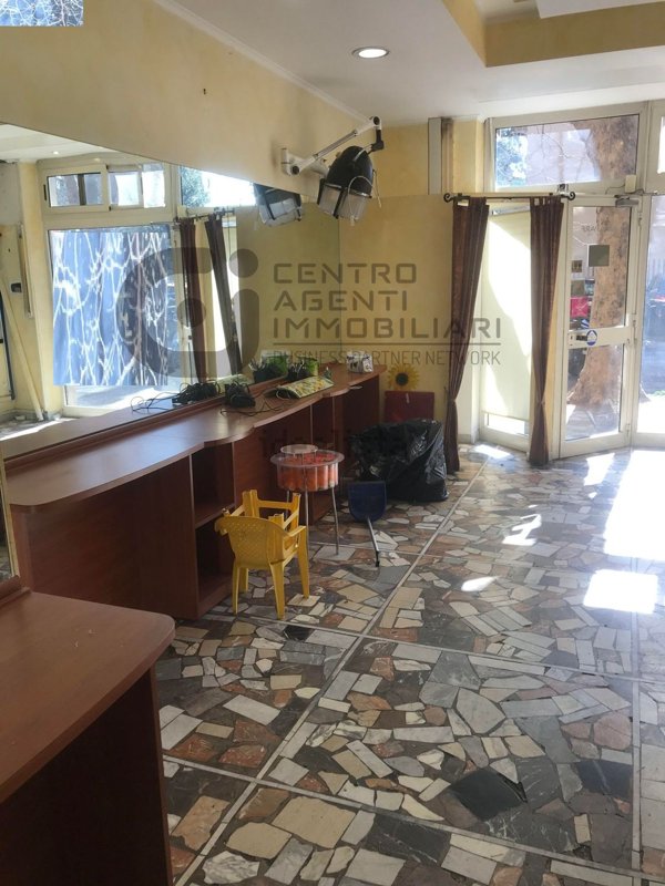 locale commerciale in vendita a Roma in zona Collatino