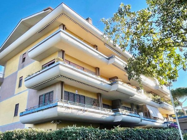 appartamento in vendita a Roma in zona Axa