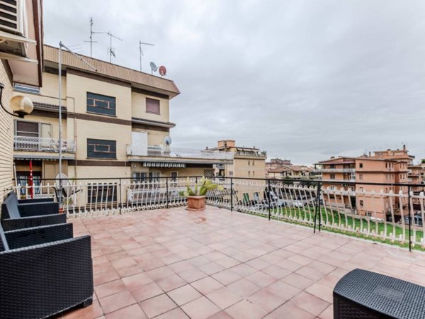 appartamento in vendita a Roma in zona Tomba di Nerone