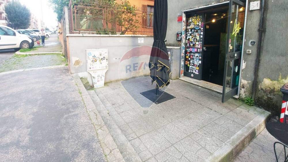 negozio in vendita a Roma in zona Collatino