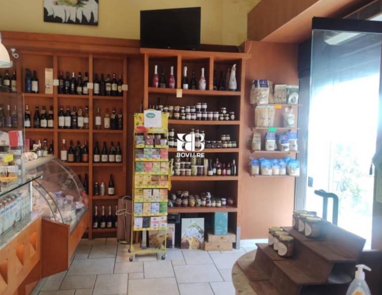 negozio in vendita a Roma in zona Tuscolano