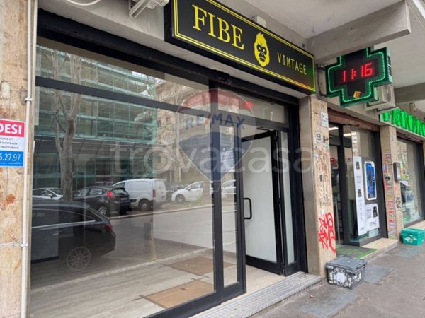 negozio in vendita a Roma in zona Appio Claudio