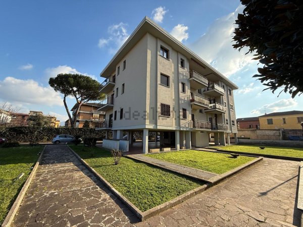 appartamento in vendita a Roma in zona Casal Morena