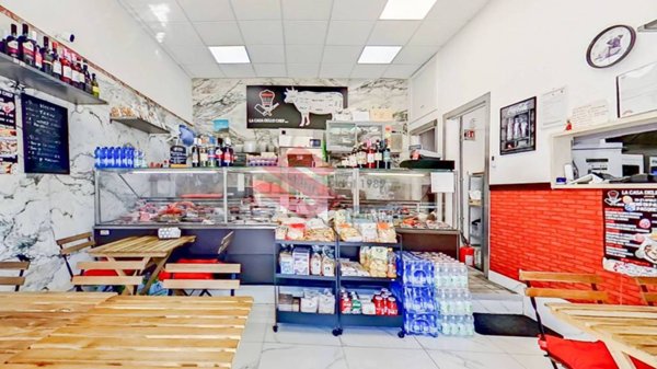 negozio in vendita a Roma in zona Tor Sapienza