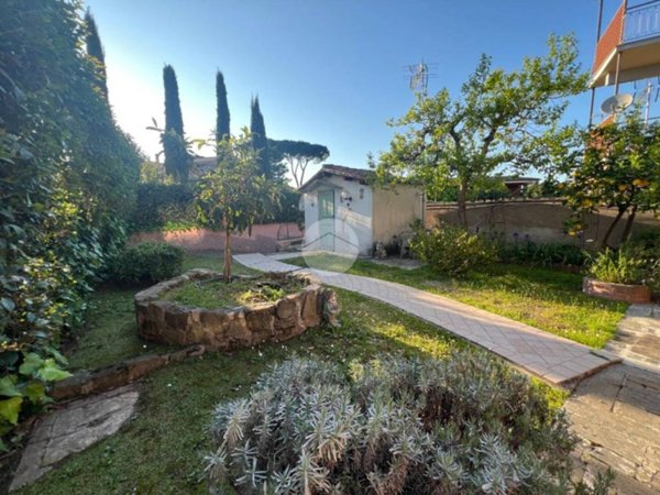 appartamento in vendita a Roma in zona Appio Pignatelli