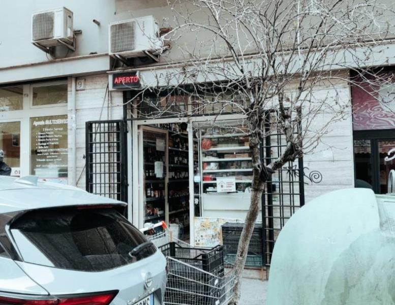 negozio in vendita a Roma in zona Appio Latino