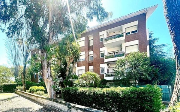 appartamento in vendita a Roma in zona Axa