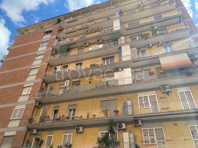 appartamento in vendita a Roma in zona Prenestino-Labicano