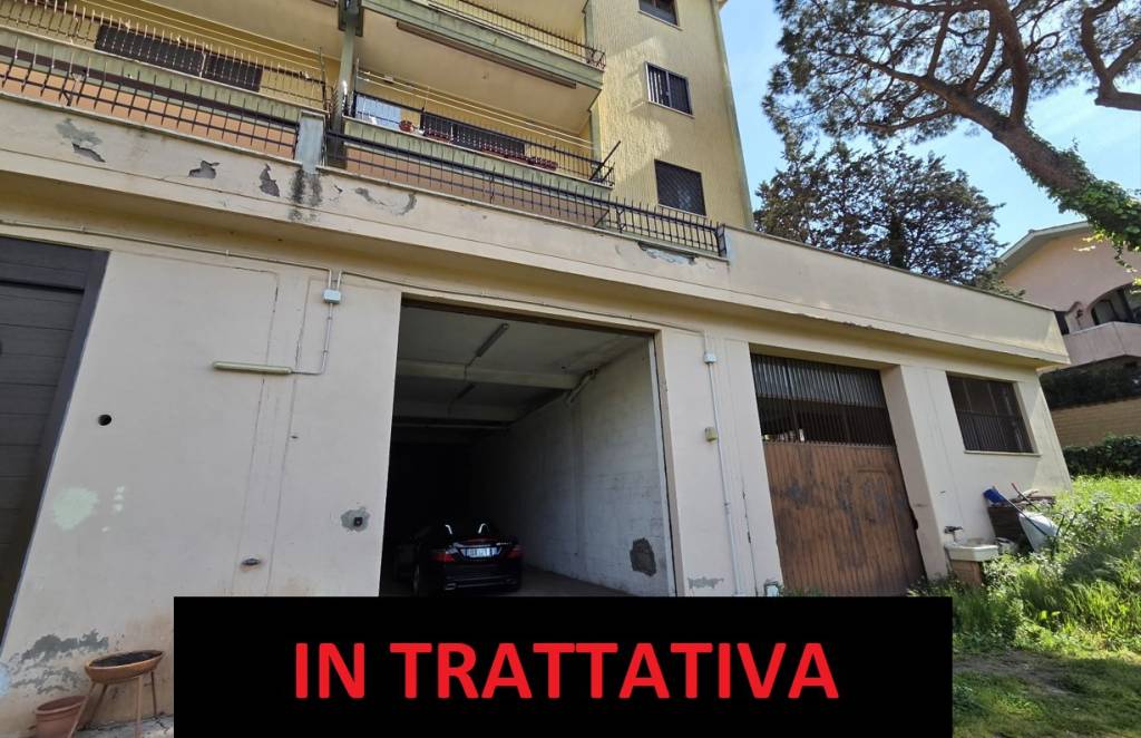 locale commerciale in vendita a Roma in zona Ardeatino