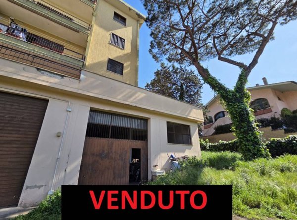 locale commerciale in vendita a Roma in zona Ardeatino