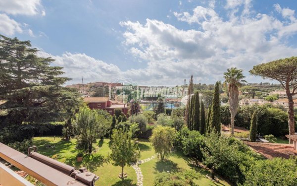appartamento in vendita a Roma in zona Castel di Leva
