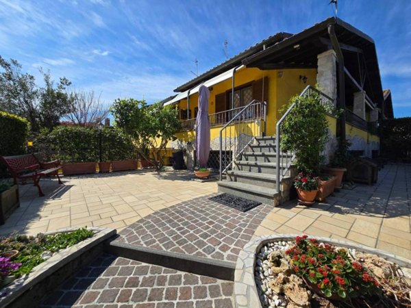 casa indipendente in vendita a Roma in zona Massimina/Casal Lumbroso