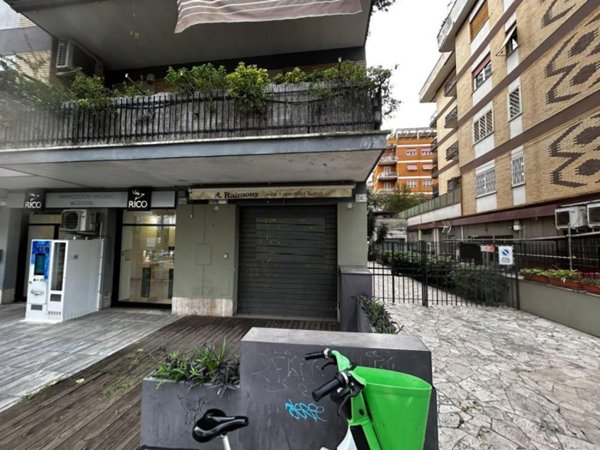 locale commerciale in vendita a Roma in zona Monte Sacro/Talenti
