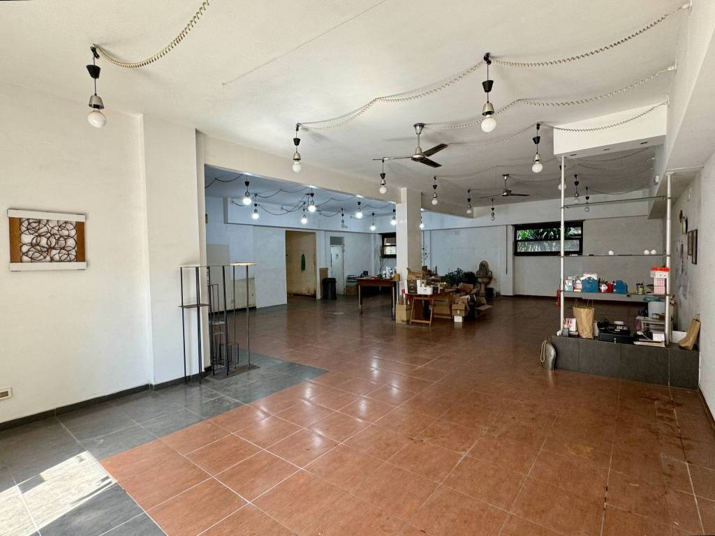 negozio in vendita a Roma in zona Tor di Quinto