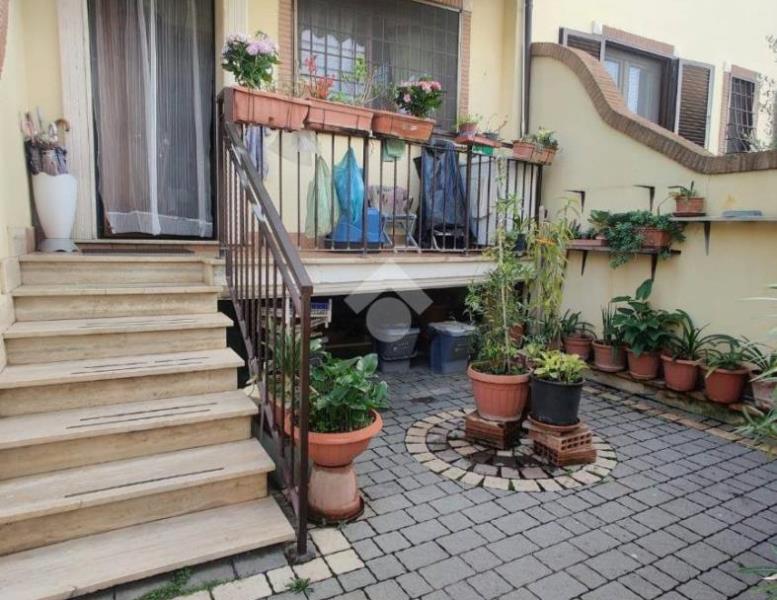 casa indipendente in vendita a Roma in zona Ponte Mammolo