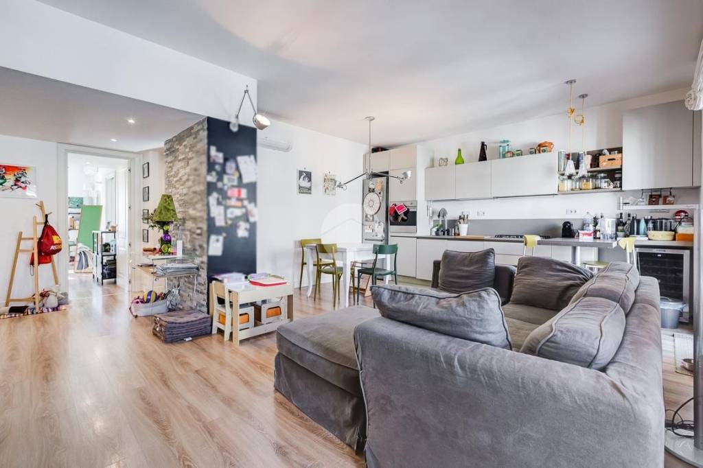 appartamento in vendita a Roma in zona Appio Latino