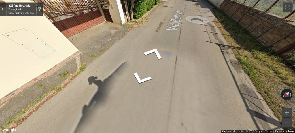appartamento in vendita a Roma in zona Lago Regillo
