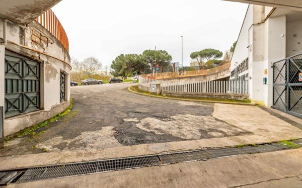 negozio in vendita a Roma in zona Tor Sapienza