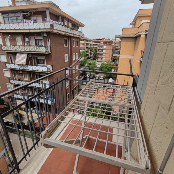 appartamento in vendita a Roma in zona Appio Claudio