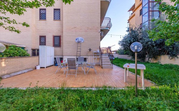 appartamento in vendita a Roma in zona Tor Cervara
