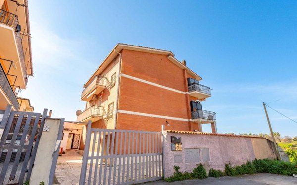 appartamento in vendita a Roma in zona Lunghezza