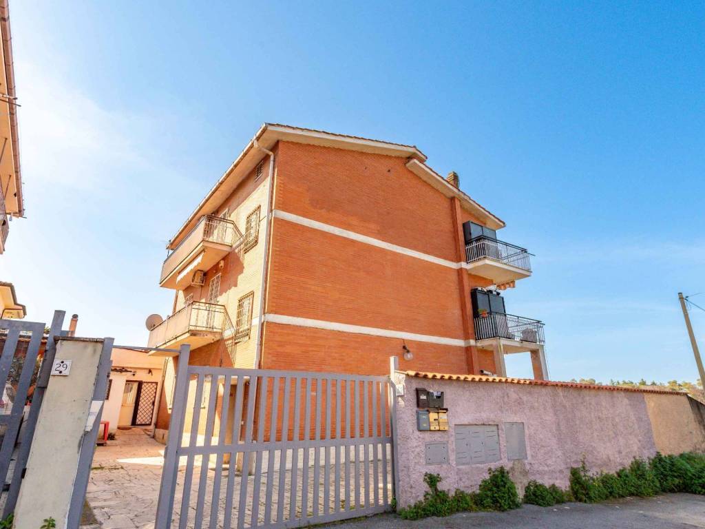 appartamento in vendita a Roma in zona Lunghezza