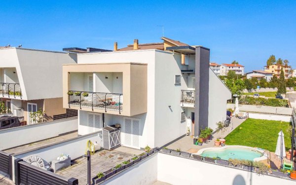 casa indipendente in vendita a Roma in zona Castelverde